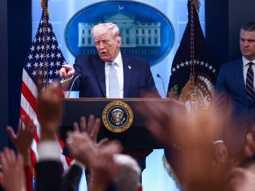 La Administración de Donald Trump advierte que podría recurrir a la fuerza si fracasan las negociaciones con Teherán. EFE/ARCHIVO