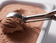 Estudios revelan que este postre diversos es una de las categorías con mayor nivel de conexión emocional, debido a su capacidad de acompañar momentos significativos, lo que explicaría que sea el snack favorito de muchas personas. CANVA