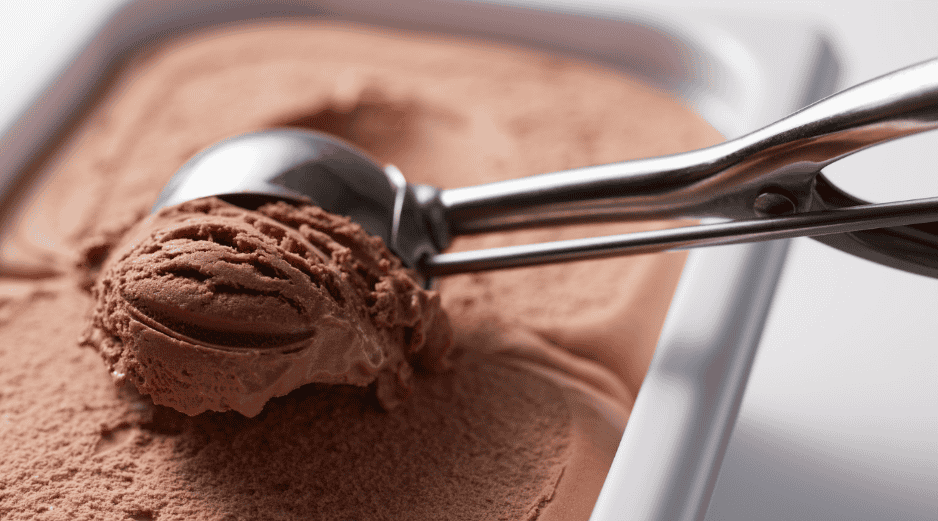 Estudios revelan que este postre diversos es una de las categorías con mayor nivel de conexión emocional, debido a su capacidad de acompañar momentos significativos, lo que explicaría que sea el snack favorito de muchas personas. CANVA