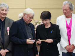 La primera ministra ha expresado en diversas ocasiones su afinidad por el hard rock y el heavy metal. PRIME MINISTERS OFFICE OF JAPAN