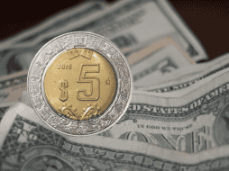 El peso mexicano sigue sorprendiendo a los mercados con una apreciación sostenida que ha descolocado incluso a las autoridades del Banco de México. CANVA