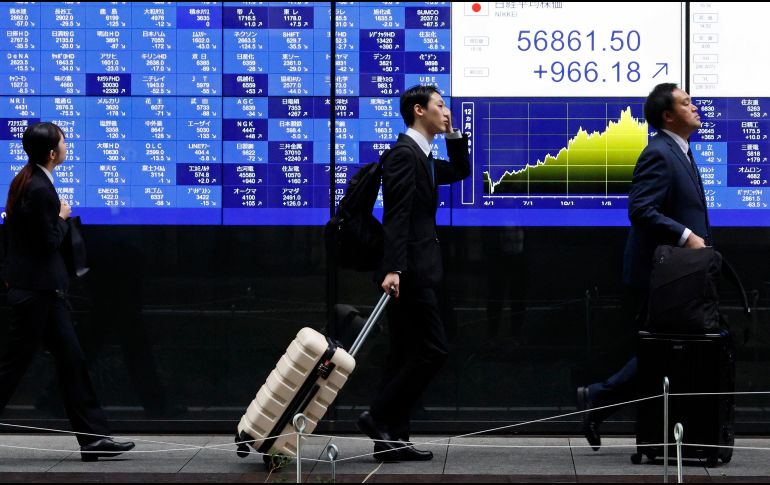 En el cómputo semanal, el Dow Jones ganó un 3 %, el S&P 500 avanzó un 3.6 % y el Nasdaq subió un 4.7 por ciento. EFE/F. Robichon