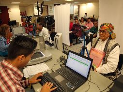 La colaboración entre el IMSS y el INAPAM busca que más adultos mayores se reinserten al mercado laboral con todas as prestaciones de ley. EL INFORMADOR/ARCHIVO