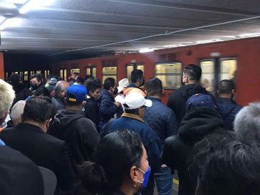 Las esperas para trayectos cortos resultan hasta de una hora, la línea más afectada es la 3, que va de la estación Indios Verdes a Universidad. SUN/ARCHIVO