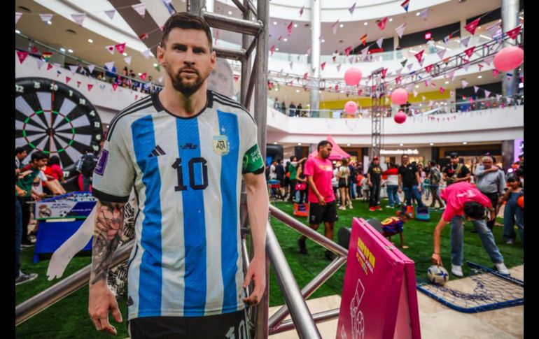 Entre risas, dinámicas deportivas y obsequios, se vivió un ambiente festivo en el que niñas y niños pudieron convivir con sus ídolos y disfrutar de un adelanto de lo que será la experiencia mundialista. EL INFORMADOR / A. Navarro