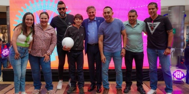 Celebran Caravana Mundialista en Plaza Galer&iacute;as