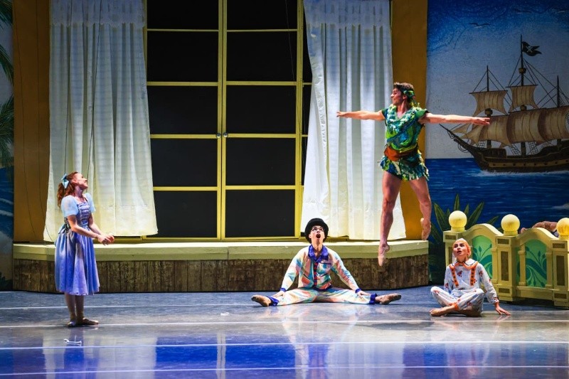 Peter Pan, Wendy, Campanita y el temible Capitán Garfio se movieron a lo largo y ancho del escenario ante la emocionada mirada del público. EL INFORMADOR/J. Acosta&nbsp;