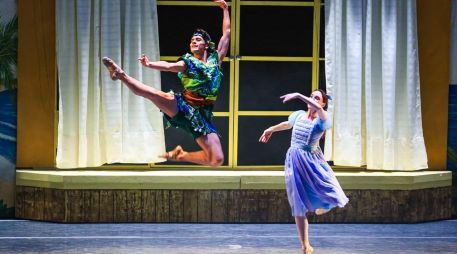 La puesta en escena convocó a más de 80 bailarines en el escenario. EL INFORMADOR/J. Acosta