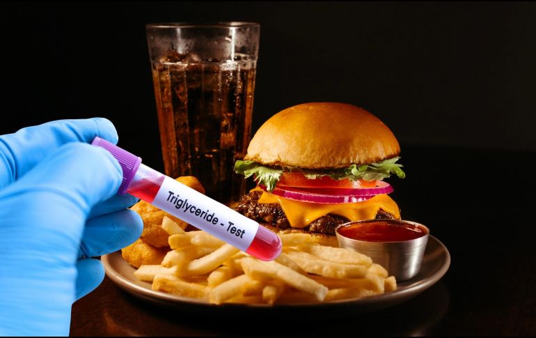 Los triglicéridos, grasas presentes en la sangre, son esenciales como fuente de energía; sin embargo, es necesario mantenerlos bajo control para evitar la hipertrigliceridemia y conservar una buena salud. ESPECIAL / CANVA