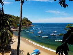 Combinar la pasión del futbol con la inigualable belleza de nuestras playas es, sin duda, la jugada maestra para este 2026. ESPECIAL / CANVA