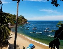 Combinar la pasión del futbol con la inigualable belleza de nuestras playas es, sin duda, la jugada maestra para este 2026. ESPECIAL / CANVA