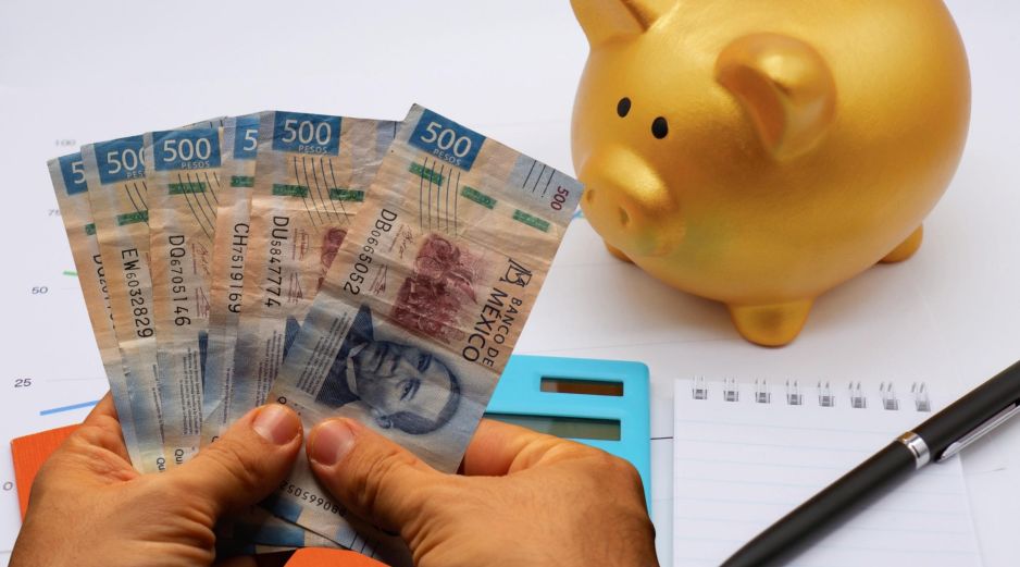 Con esta reforma se pone fin a esquemas de retiro que permitían a exservidores públicos recibir ingresos mensuales de hasta un millón de pesos. ESPECIAL / CANVA