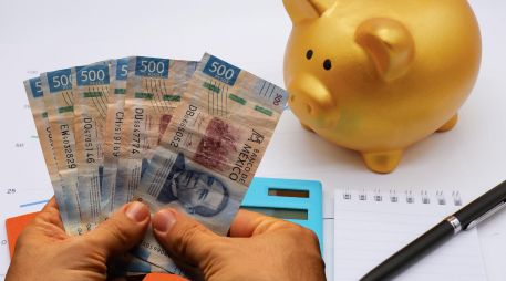 Con esta reforma se pone fin a esquemas de retiro que permitían a exservidores públicos recibir ingresos mensuales de hasta un millón de pesos. ESPECIAL / CANVA