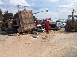 En el sitio permanecían equipos de rescate, entre ellos personal de Protección Civil y servicios médicos del municipio de Zapopan, quienes trabajaron de manera coordinada para brindar atención a los heridos. ESPECIAL.