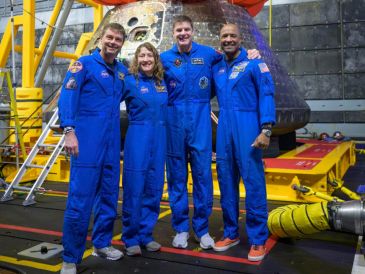 Los astronautas de Artemis II ofrecieron una conferencia de prensa en el Johnson Space Center de la NASA, en Houston. EFE/NASA