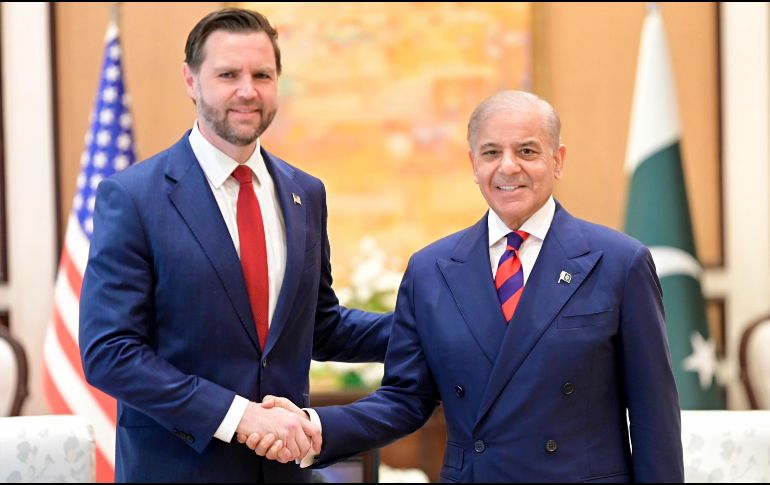 El vicepresidente de EU, J.D. Vance, ofreció una conferencia de prensa este sábado. EFE/MINISTERIO DE EXTERIORES DE PAKISTÁN