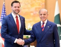 El vicepresidente de EU, J.D. Vance, ofreció una conferencia de prensa este sábado. EFE/MINISTERIO DE EXTERIORES DE PAKISTÁN