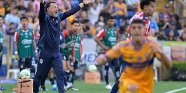 Chivas: Milito exige car&aacute;cter tras derrota con Tigres