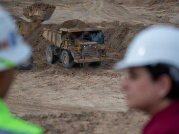 Tras el colapso en la mina de Santa Fe, 21 mineros lograron salir ilesos por sus propios medios, mientras que cuatro personas quedaron atrapadas. EFE/M. Sierra
