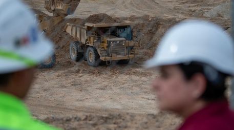Tras el colapso en la mina de Santa Fe, 21 mineros lograron salir ilesos por sus propios medios, mientras que cuatro personas quedaron atrapadas. EFE/M. Sierra
