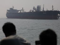 El tráfico por el estratégico estrecho de Ormuz fue restringido por Irán desde el inicio de la guerra con Israel y Estados Unidos. EFE/EPA/D. Solanki