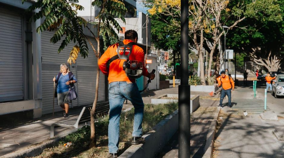 La intervención en López Cotilla forma parte del programa Alerta Limpia, en el que se socializa y concientiza a los comerciantes a cumplir el reglamento. CORTESÍA/ Ayuntamiento de Guadalajara