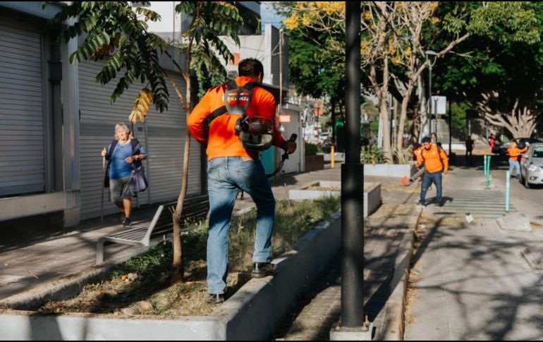 La intervención en López Cotilla forma parte del programa Alerta Limpia, en el que se socializa y concientiza a los comerciantes a cumplir el reglamento. CORTESÍA/ Ayuntamiento de Guadalajara
