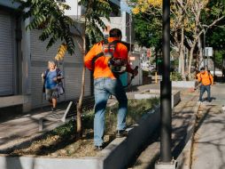 La intervención en López Cotilla forma parte del programa Alerta Limpia, en el que se socializa y concientiza a los comerciantes a cumplir el reglamento. CORTESÍA/ Ayuntamiento de Guadalajara