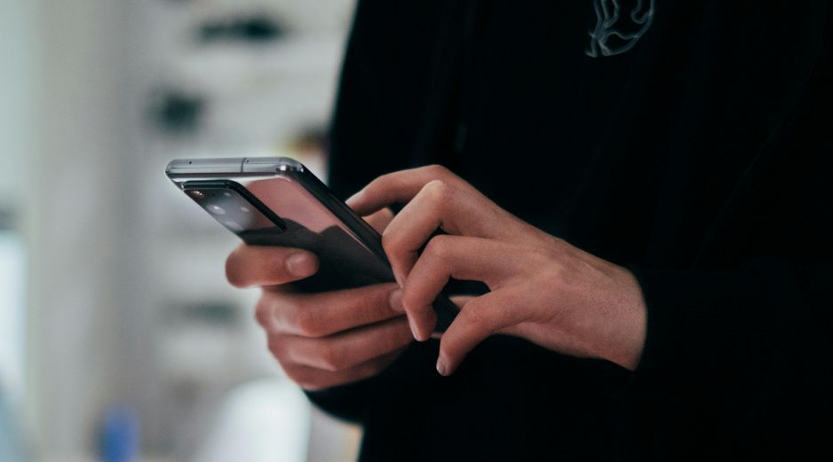 Al ser una disposición oficial, los usuarios de líneas telefónicas en México están obligados a realizar esta vinculación. UNSPLASH / J. LEUPE