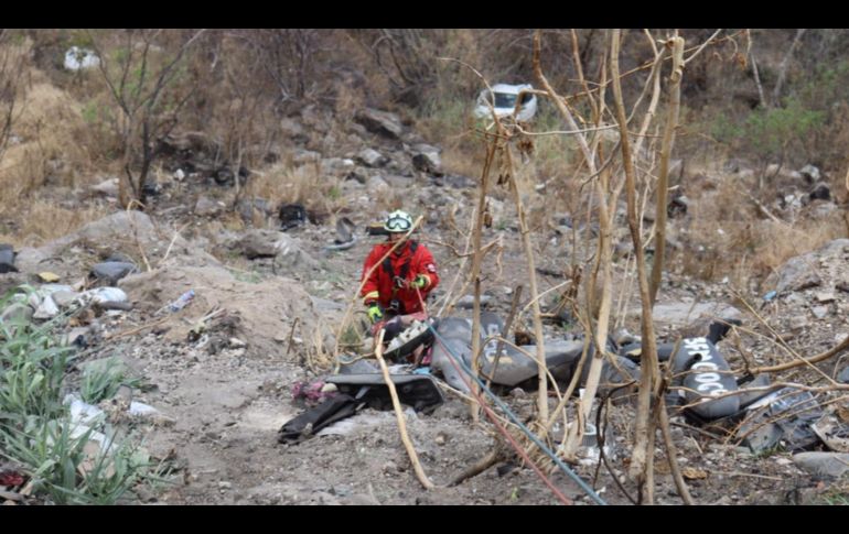 A su llegada los elementos corroboraron lo descrito, encontrando en el sitio un auto comparto con dos tripulantes en su interior. CORTESÍA
