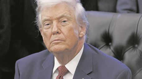 Tras el fracaso de las negociaciones de alto al fuego, el presidente Donald Trump anunció que la Marina estadounidense implementará un bloqueo en el Estrecho de Ormuz. EFE