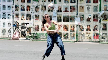 Los colectivos se reunieron en Paseo de la Reforma, en la Ciudad de México. EFE
