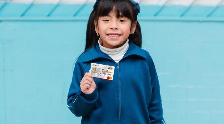 Conoce qué documentos necesitas para recoger la tarjeta de pagos de la Beca Rita Cetina para primaria. ESPECIAL/Banco del Bienestar