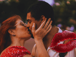 Un beso intenso puede ayudarte a quemar entre 2 y 26 calorías por cada minuto de duración. ESPECIAL / CANVA