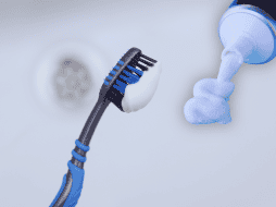 Elegir un cepillo de dientes es una tarea básica que se basa en las preferencias de las personas. ESPECIAL / CANVA