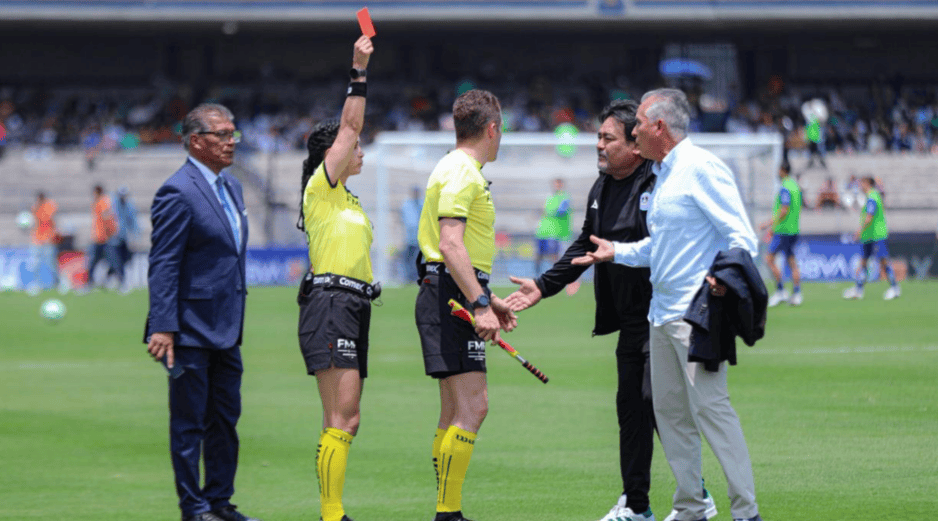 Katia Itzel es una de las árbitras convocadas para El Mundial de Fútbol 2026. ESPECIAL / X / @cantatearbitro