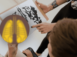 Un ejemplo clínico legítimo es el famoso Test de Rorschach, donde los psicólogos analizan las interpretaciones de manchas de tinta. CANVA/ESPECIAL