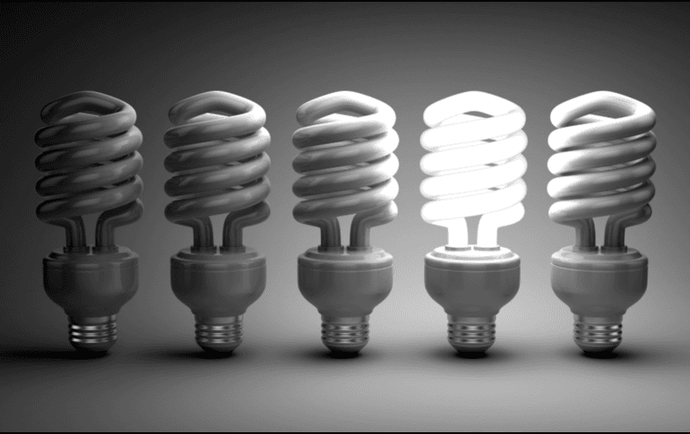 Reducir la demanda eléctrica en las ciudades disminuye la quema de combustibles fósiles en las plantas generadoras, mitigando directamente los graves efectos del cambio climático global. CANVA