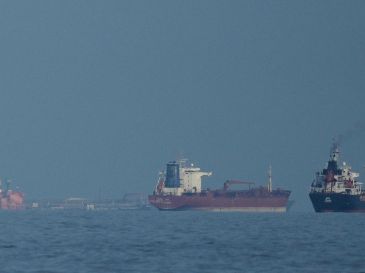 el rechazo del conflicto por parte de la comunidad internacional y las elecciones intermedias en Estados Unidos obligarán al presidente estadounidense a buscar una salida "pronto" de la situación, en medio de una escalada militar tras el bloqueo del Estrecho de Ormuz. AP / ARCHIVO