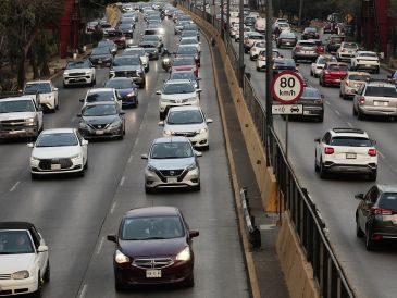 El programa Hoy No Circula se aplica de las 5:00 a las 22:00 horas en todas las alcaldías de la Ciudad de México y en tres zonas conurbadas del Estado de México. EFE/J. Méndez