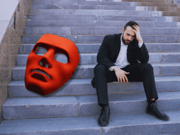 El impacto directo en la salud mental de los trabajadores es profundo y silencioso, manifestándose a través de episodios de ansiedad crónica, agotamiento emocional severo o burnout, y una insatisfacción permanente con la vida. ESPECIAL / CANVA