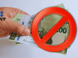 El Servicio de Administración Tributaria (SAT) está rechazando devoluciones por errores mínimos en facturas o datos bancarios. ESPECIAL / CANVA