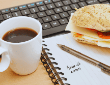 Las multas para los patrones que prohíban o limiten injustificadamente el tiempo de comida pueden ser severas. ESPECIAL / CANVA