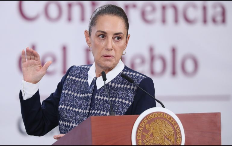 La Presidenta de México, Claudia Sheinbaum, habla durante una rueda de prensa este martes en el Palacio Nacional de la Ciudad de Mexico (Mexico). EFE/M. Guzmán