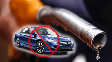 Combinar medio tanque de gasolina regular con medio tanque de Premium no te salvará de un daño en el motor. EFE/H. Guillaume