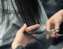 Cortarse el cabello en la madurez no es solo una decisión estética; también puede traer varios beneficios prácticos y emocionales. ESPEPCIAL / CANVA