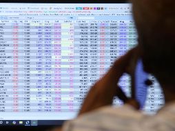 El IPC cerró la sesión con una pérdida del 0.94 % para ligar tres sesiones de caídas. EFE/R. Khan