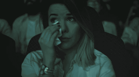 Cuando una historia conecta con valores, recuerdos o situaciones similares a la vida del espectador, la reacción emocional suele intensificarse, generando una experiencia más profunda. PIXABAY