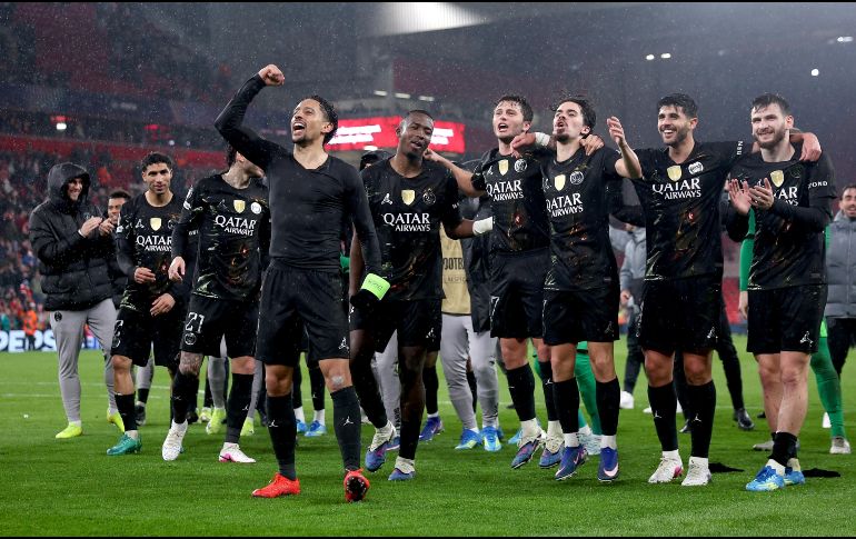 El PSG aseguró su lugar entre los cuatro mejores de la UEFA Champions League tras dejar fuera al Liverpool en Anfield. EFE/ A. VAUGHAN.