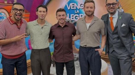 Frankie Muniz, Justin Berfield y Christopher Masterson posaron sonrientes con los conductores de Venga la Alegría. X